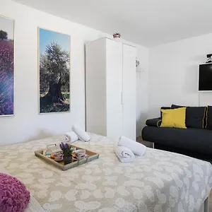 Babina - King & Queen Guest house Split